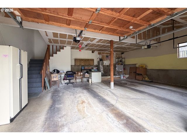 2 ESSEX Ct, Lake Oswego, OR 97034