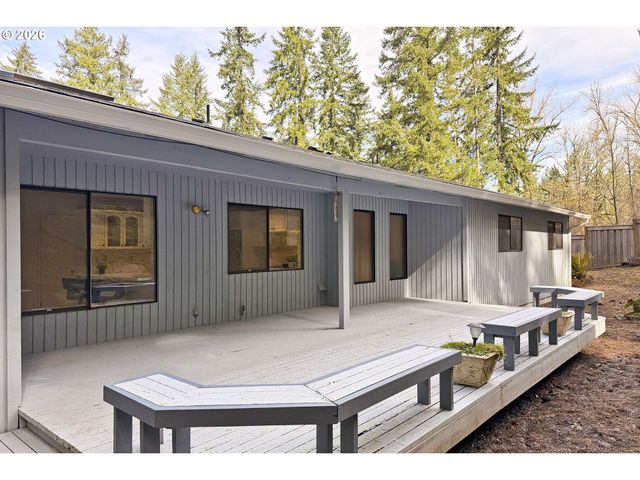 2 ESSEX Ct, Lake Oswego, OR 97034