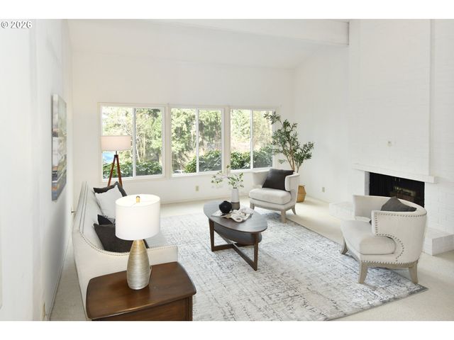 2 ESSEX Ct, Lake Oswego, OR 97034