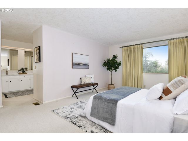 2 ESSEX Ct, Lake Oswego, OR 97034