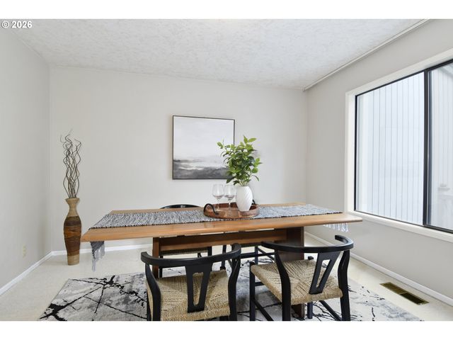 2 ESSEX Ct, Lake Oswego, OR 97034