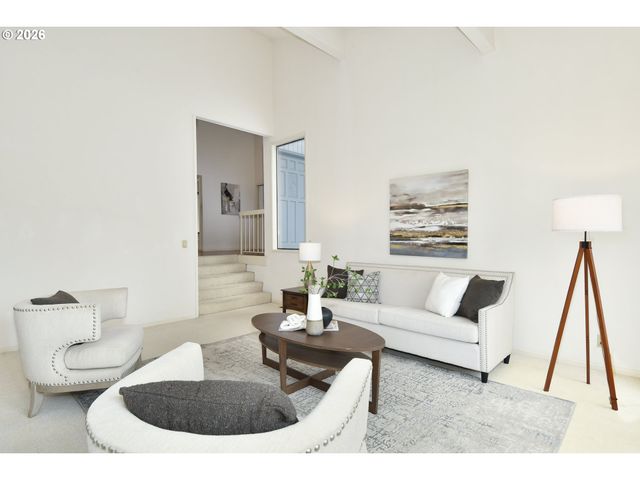 2 ESSEX Ct, Lake Oswego, OR 97034