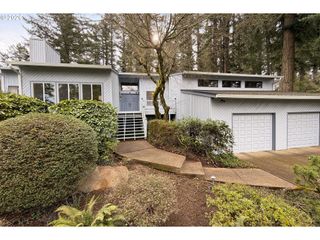 2 ESSEX Ct, Lake Oswego, OR 97034