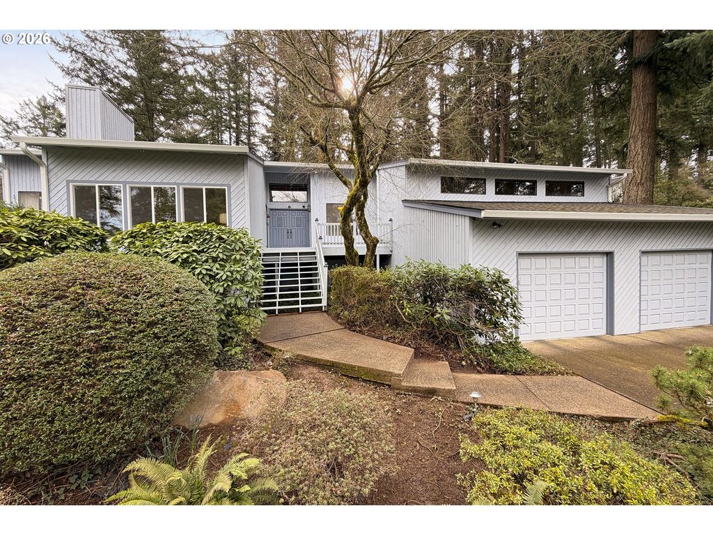 2 ESSEX Ct, Lake Oswego, OR 97034
