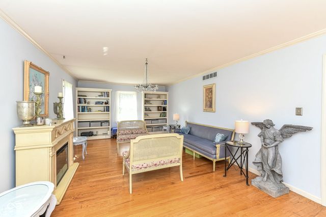 7138 Moorgate Road, Indianapolis, IN 46250
