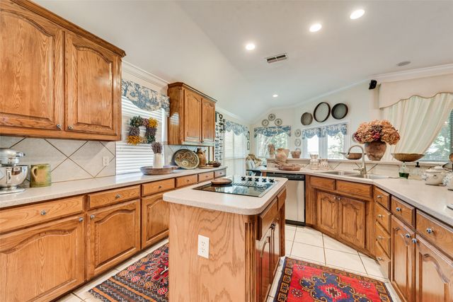 6312 Southern Hills Drive, Fort Worth, TX 76132