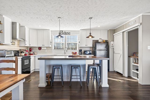 39 Old Highway 52, SE, Celina, TN 38551