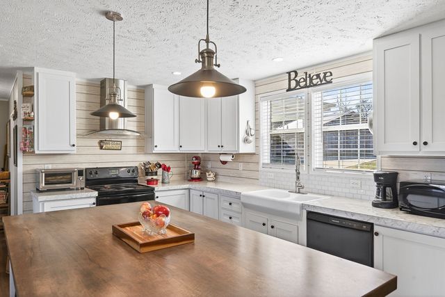 39 Old Highway 52, SE, Celina, TN 38551