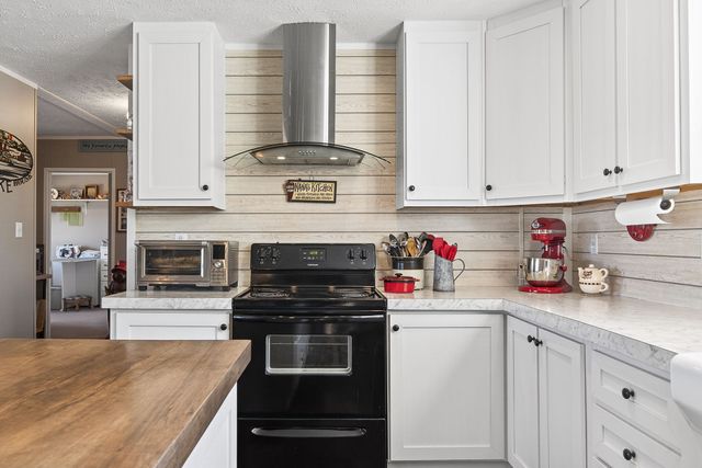 39 Old Highway 52, SE, Celina, TN 38551