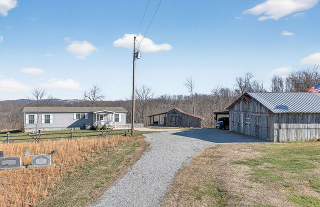 39 Old Highway 52, SE, Celina, TN 38551