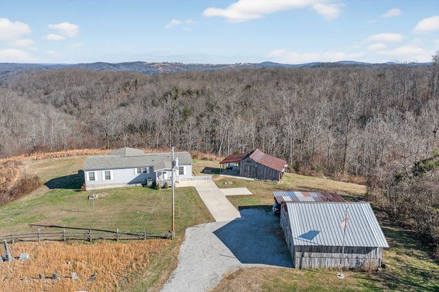 39 Old Highway 52, SE, Celina, TN 38551