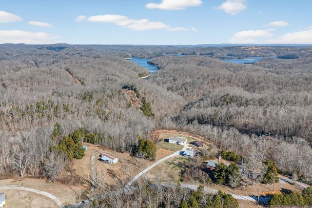 39 Old Highway 52, SE, Celina, TN 38551