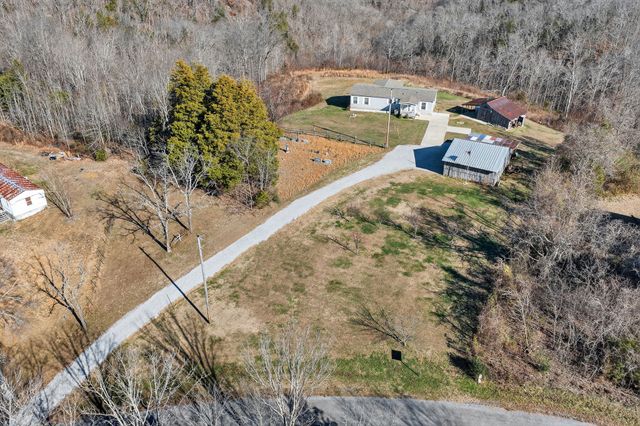 39 Old Highway 52, SE, Celina, TN 38551