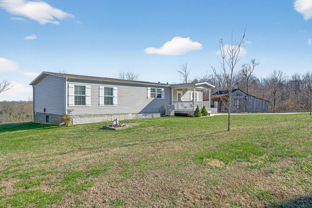 39 Old Highway 52, SE, Celina, TN 38551