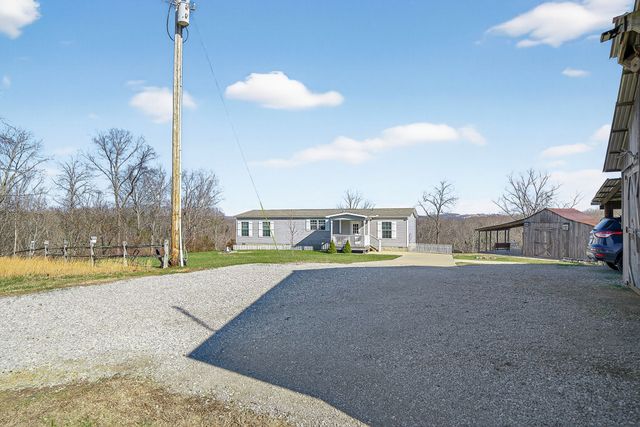 39 Old Highway 52, SE, Celina, TN 38551