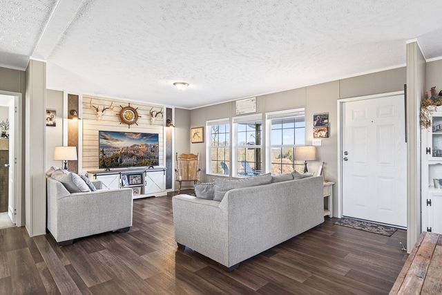 39 Old Highway 52, SE, Celina, TN 38551