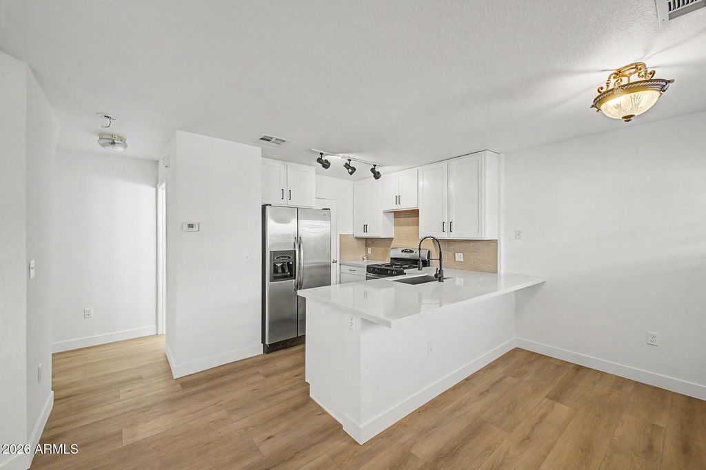Image 4 of property listing at 125 S 56TH Street 92, Mesa, AZ 85206
