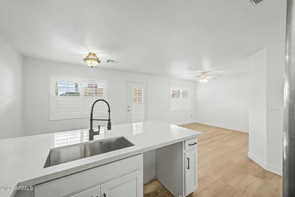 Image 7 of property listing at 125 S 56TH Street 92, Mesa, AZ 85206