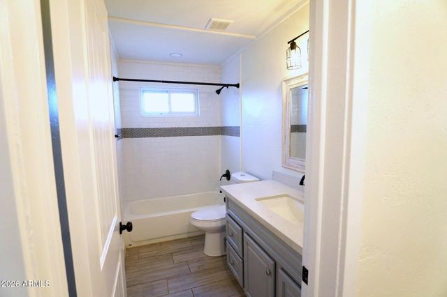 2114 W San Juan Avenue, Phoenix, AZ 85015