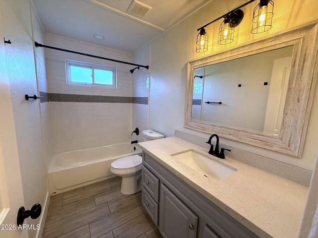 2114 W San Juan Avenue, Phoenix, AZ 85015