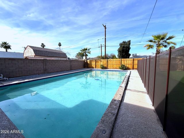 2114 W San Juan Avenue, Phoenix, AZ 85015