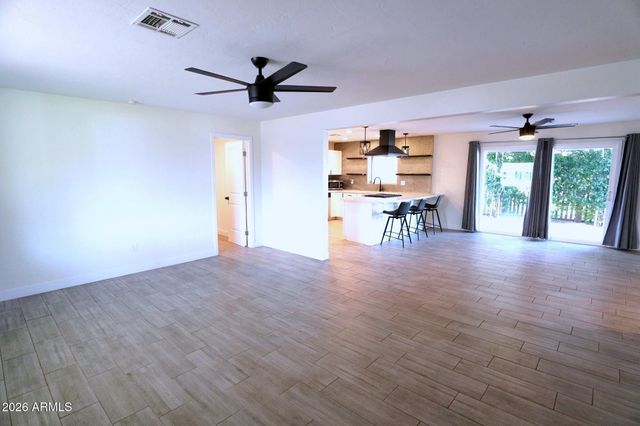 2114 W San Juan Avenue, Phoenix, AZ 85015