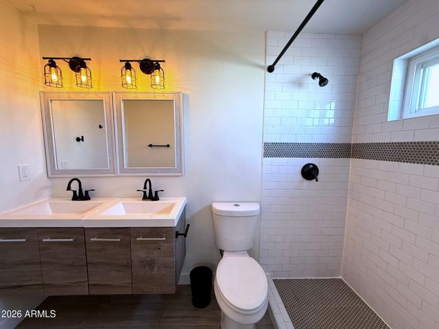 2114 W San Juan Avenue, Phoenix, AZ 85015