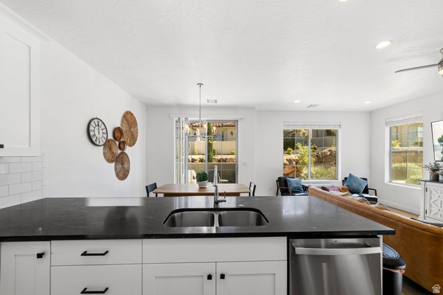 1184 N DORADO ALY, Washington, UT 84780