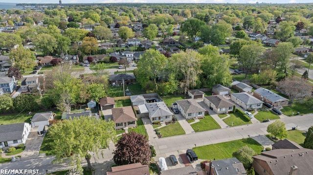 22430 Milner Street, St Clair Shores, MI 48081