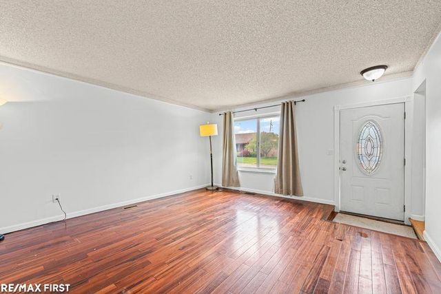 22430 Milner Street, St Clair Shores, MI 48081