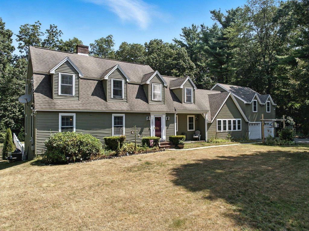 207 Oak Ridge Rd, Plaistow, NH 03865