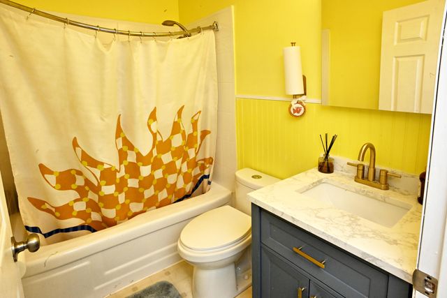 423 Shorewood Court, Valparaiso, IN 46385