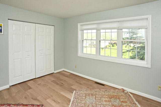 423 Shorewood Court, Valparaiso, IN 46385