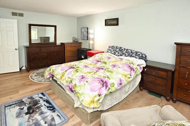 423 Shorewood Court, Valparaiso, IN 46385