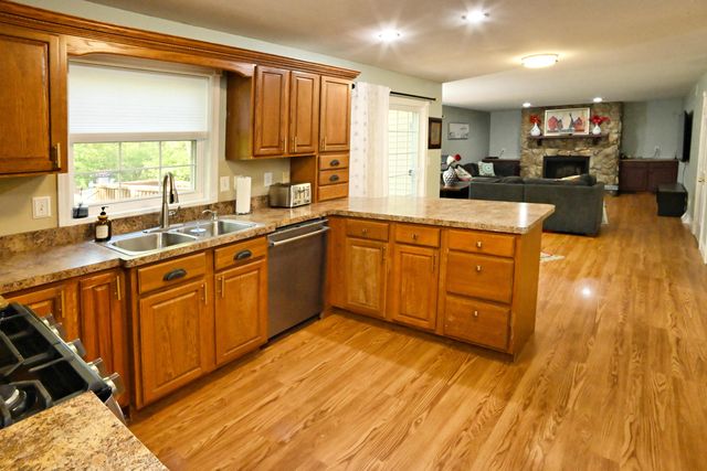 423 Shorewood Court, Valparaiso, IN 46385