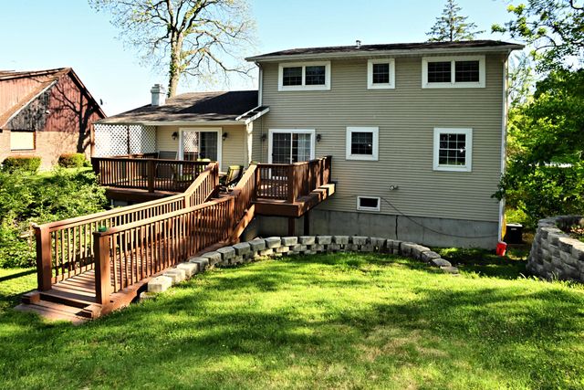 423 Shorewood Court, Valparaiso, IN 46385