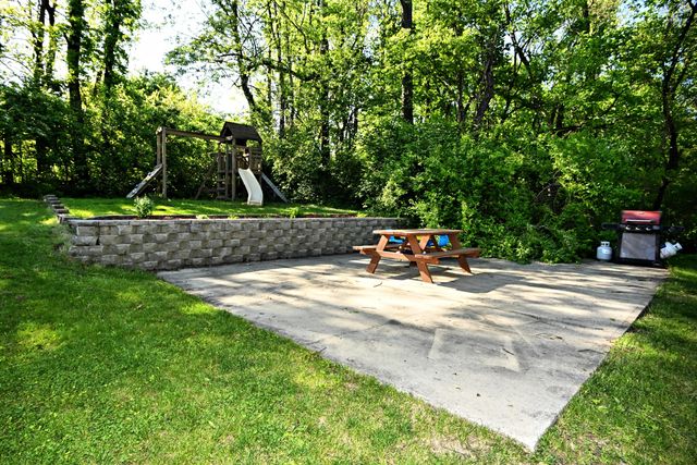 423 Shorewood Court, Valparaiso, IN 46385