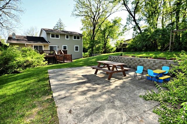 423 Shorewood Court, Valparaiso, IN 46385