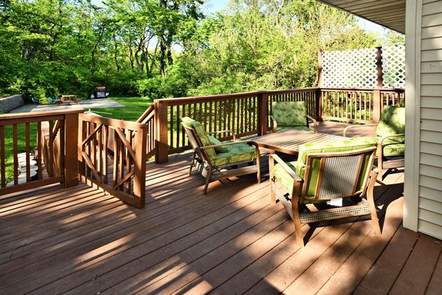 423 Shorewood Court, Valparaiso, IN 46385