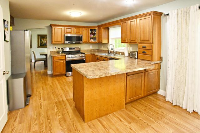 423 Shorewood Court, Valparaiso, IN 46385