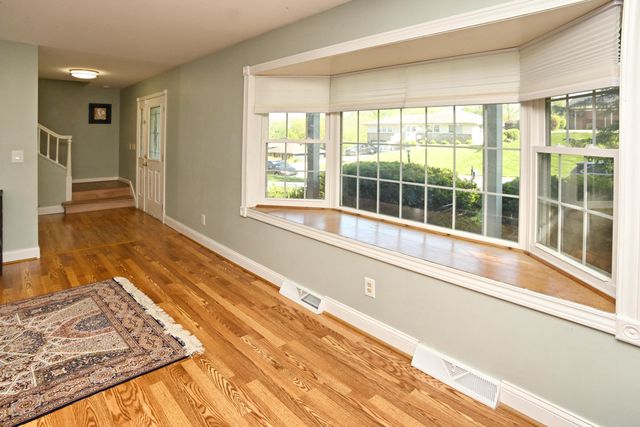 423 Shorewood Court, Valparaiso, IN 46385