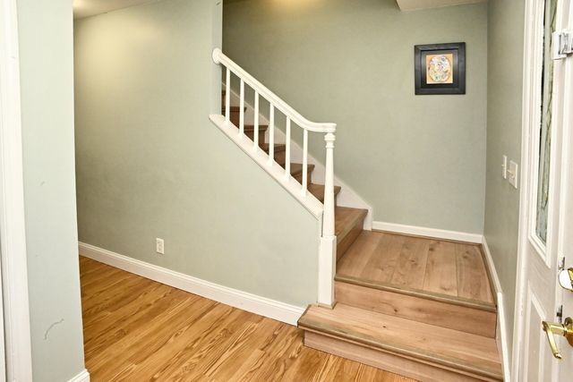 423 Shorewood Court, Valparaiso, IN 46385