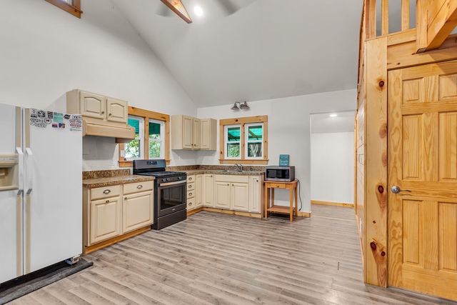 1193 Lakeview Drive, Brooklyn, MI 49230