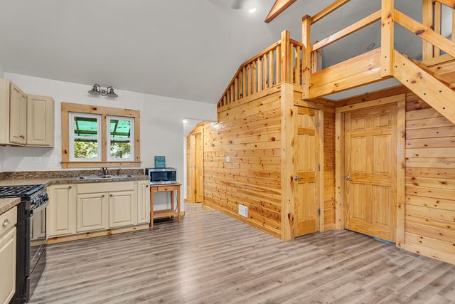 1193 Lakeview Drive, Brooklyn, MI 49230