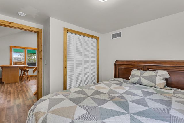 1193 Lakeview Drive, Brooklyn, MI 49230