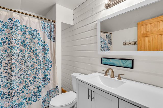 1193 Lakeview Drive, Brooklyn, MI 49230