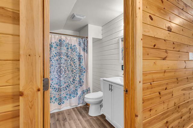 1193 Lakeview Drive, Brooklyn, MI 49230