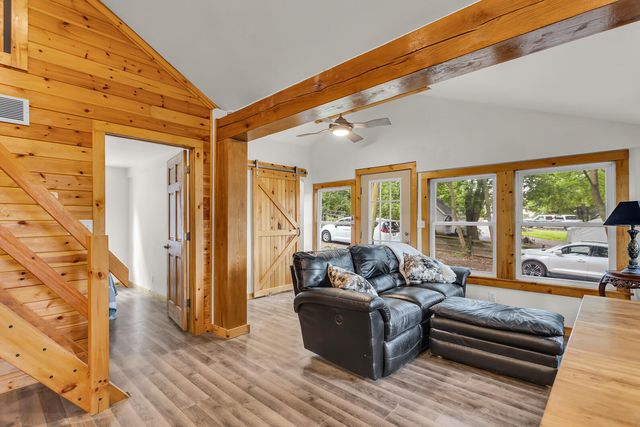 1193 Lakeview Drive, Brooklyn, MI 49230