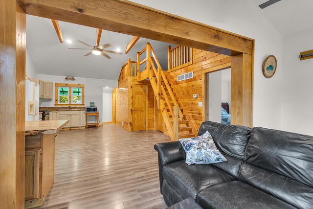 1193 Lakeview Drive, Brooklyn, MI 49230