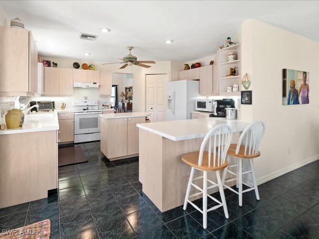 20591 Groveline CT, Estero, FL 33928